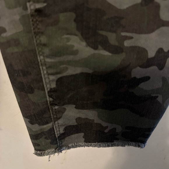 Camo Jeans - Picture 2 of 7